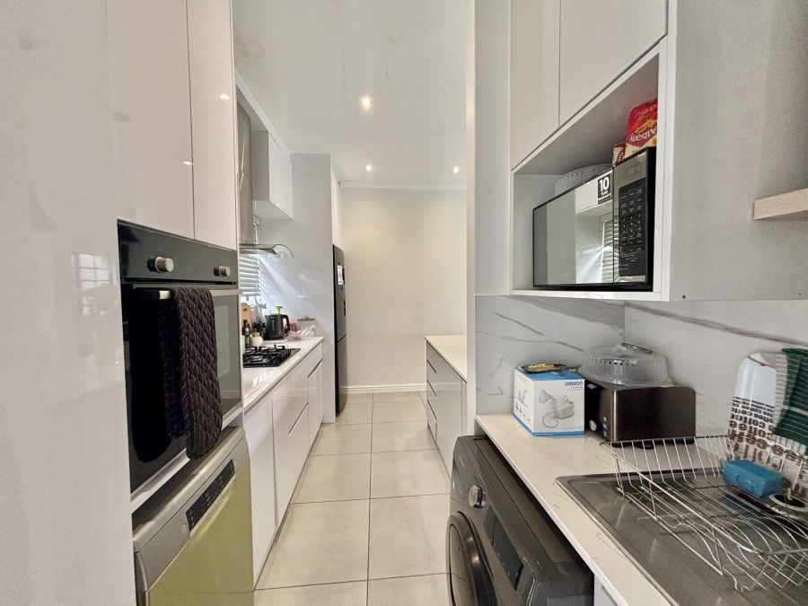 To Let 3 Bedroom Property for Rent in Sandown Western Cape